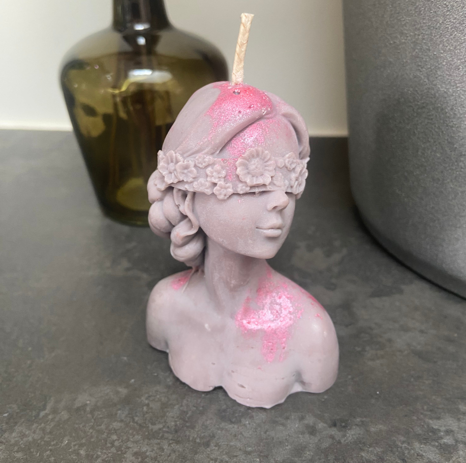Bougie moulée modèle buste femme